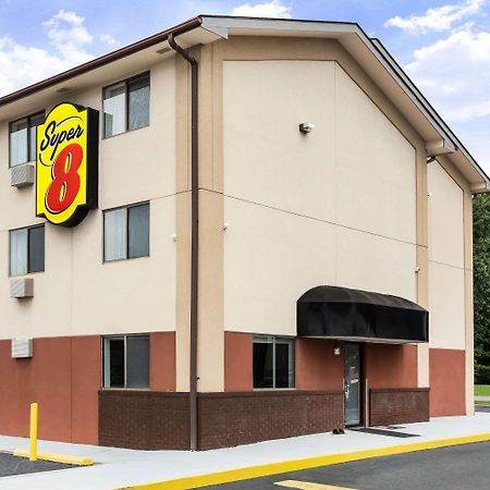 Super 8 By Wyndham Chester/Richmond Area Exteriör bild