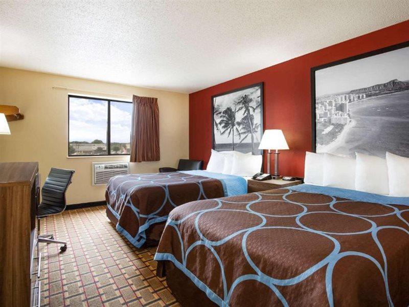 Super 8 By Wyndham Chester/Richmond Area Exteriör bild